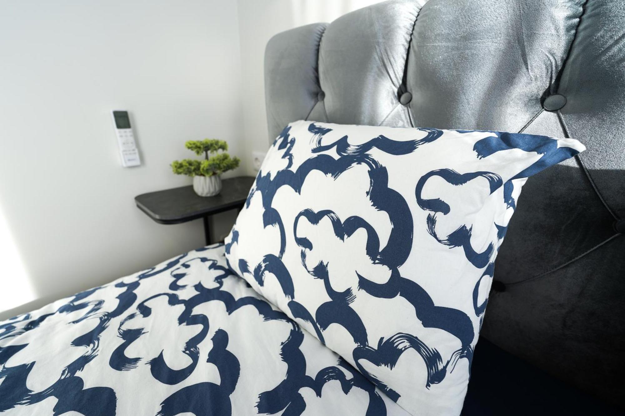 Amber Light Self-Check-In Apartments كاوناس المظهر الخارجي الصورة